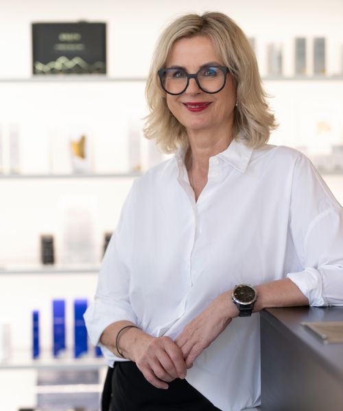 Christiane Niemand lächelt in die Kamera